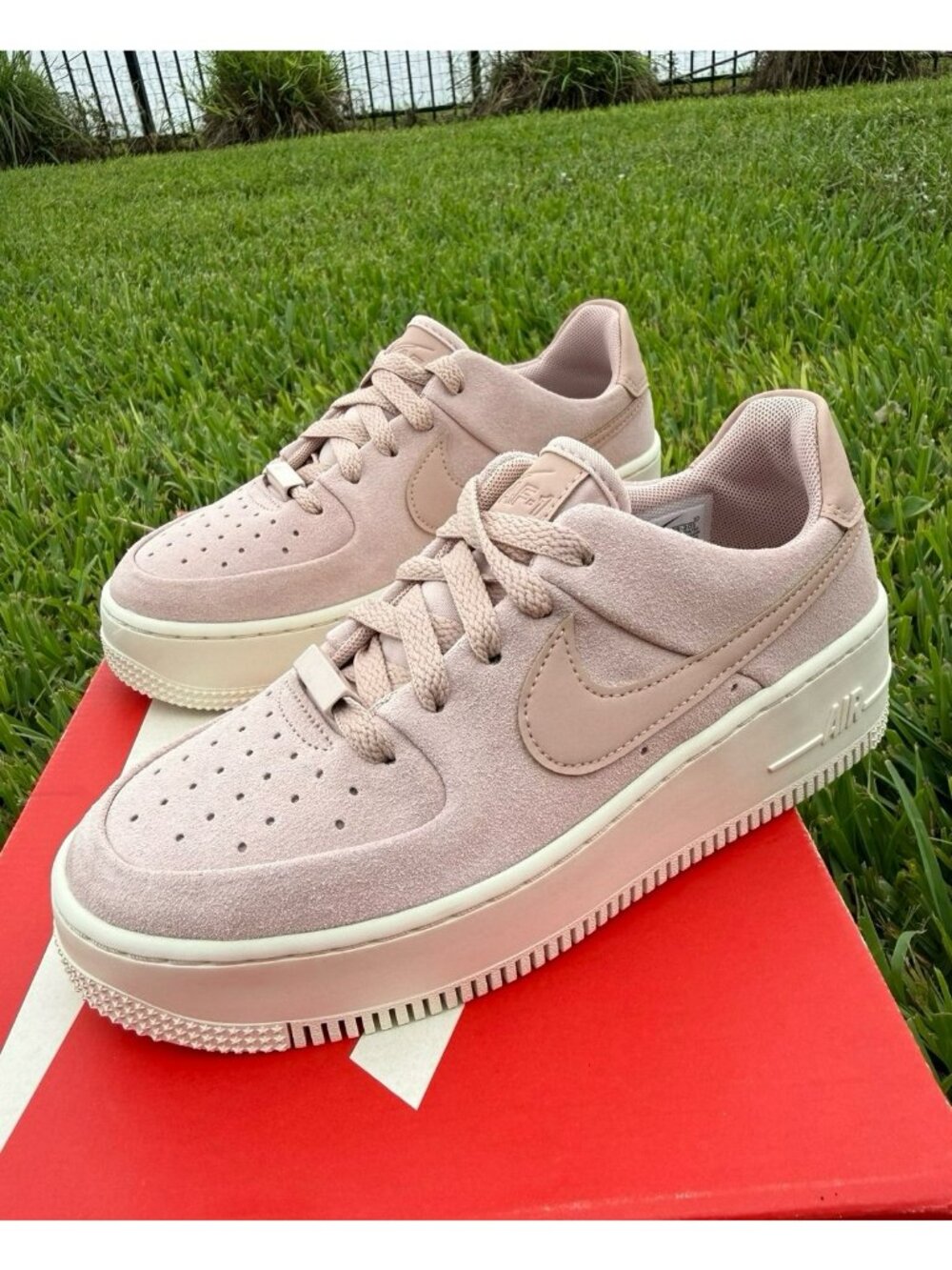 6.5 WOMEN'S NIKE AF1 SAGE LOW PARTICLE BEIGE / SAIL AR5339-201 SNEAKERS